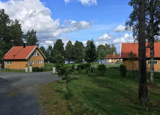 Two houses in perfect location next to the lake Lillnömmen