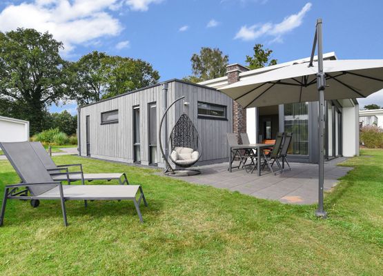Extra luxury 4-person bungalow in the holiday park Landal Amerongse Berg