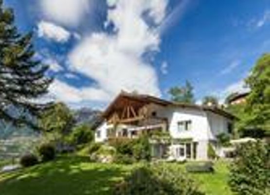 Luxury panorama chalet garden apartment with stunning Panorama, wine cellar, Sauna, exclusive Interior
