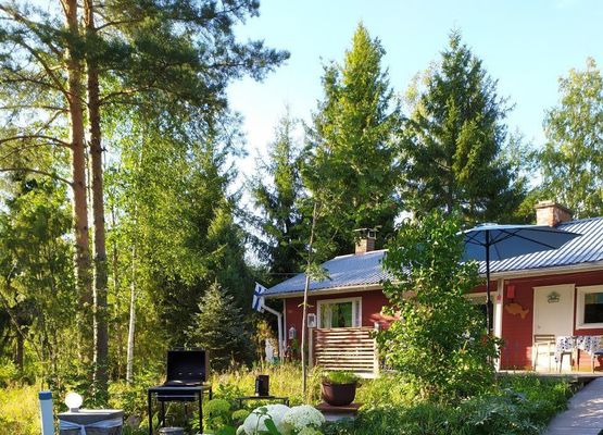 Ferienhaus - Mökki mit Sauna direkt am See  in Mouhijärvi-Sastamala