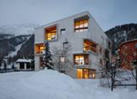 Alpine Lodge - 2 bed apartment - Chesa Plattner